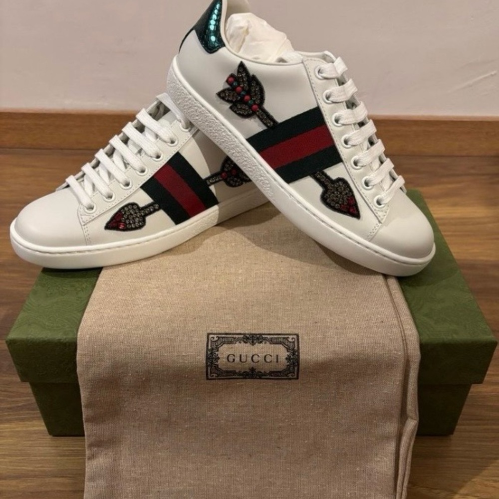 Gucci White Embellished Leather Women's Sneaker with Green & Red Stripe - Picture 5 of 6